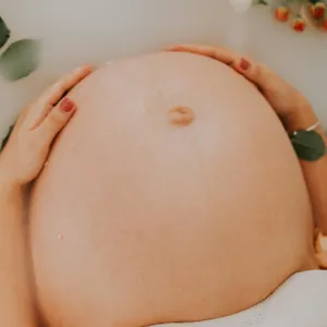 foto perut ibu hamil untuk layanan massage hamil